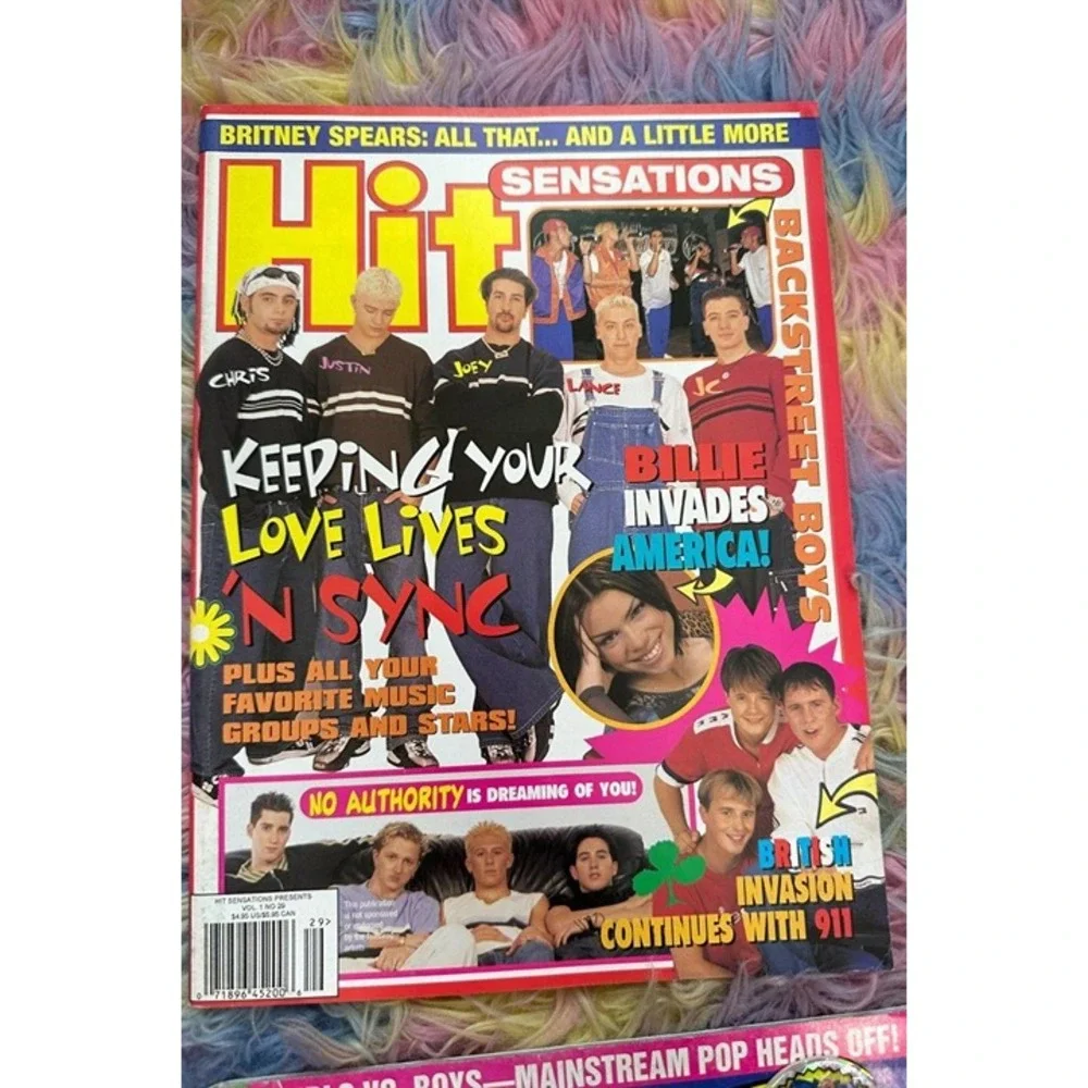 HIT SENSATIONS KEEPING YOUR LOVE LIVES MAGAZINE‎
